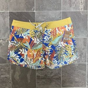 NWT womens Patagonia wavefarer swim shorts 5’